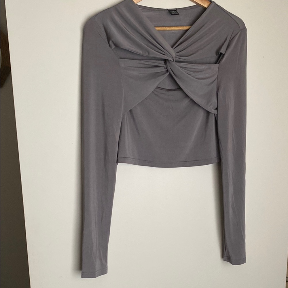 Elegant Gray Long Sleeve Twist Top
